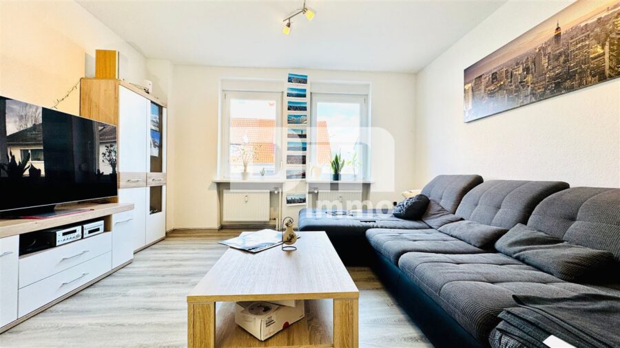 Ein bis Zweifamilienhaus mit 2 Terrassen, Garage und angelegtem Gartenbereich - EG Hochparterre Wohnzimmer / Esszimmer offen